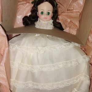 Madame Alexander Gone With The Wind Doll 1590 with Cream Lace Dress